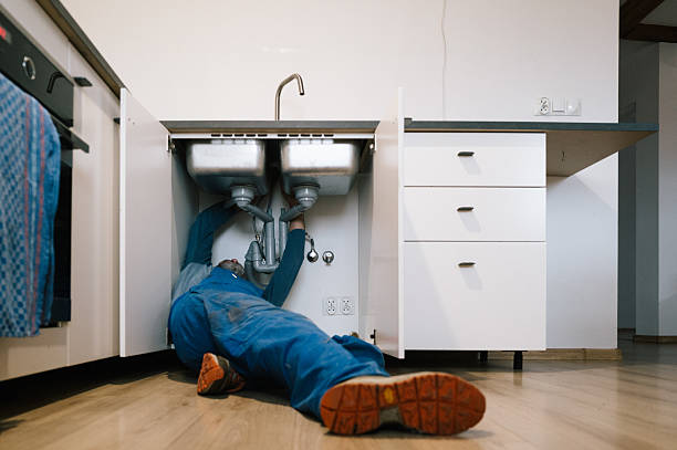 Professional Pipe Repair technician working in Linthicum Heights, MD